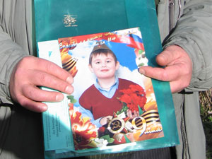 Алла Васильевна заботилась о внуке как о родном. Алла Васильевна заботилась о внуке как о родном.