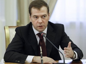 Глава государства РФ Дмитрий Медведев оставил на своих постах главу Башкирии и губернатора Тюменской области