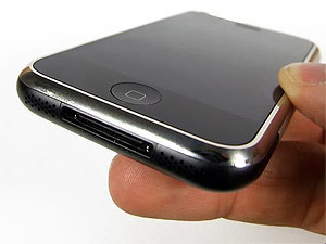 iPhone оказался неубиваем